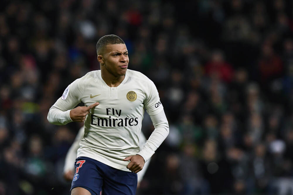 问界新M5 Ultra全面产品力释放，四年进化重塑智能SUV新标杆